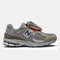 NEW BALANCE 2002R Premium Vintage Mens Sneakers